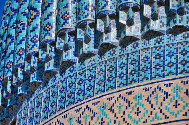 Samarkand upúta krásou svojich stavieb, no my ideme do hĺbky a 