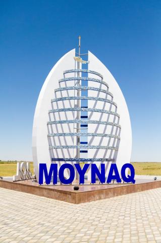 Vstupujeme do mestečka Moynaq, ktoré v 60. rokoch 20. storočia 