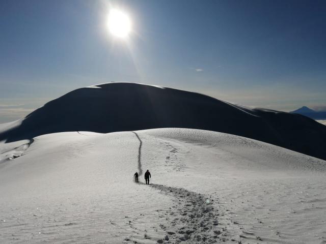  výstup do nadmorskej výšky 6263 m n.m. Vďaka polohe na rovníku