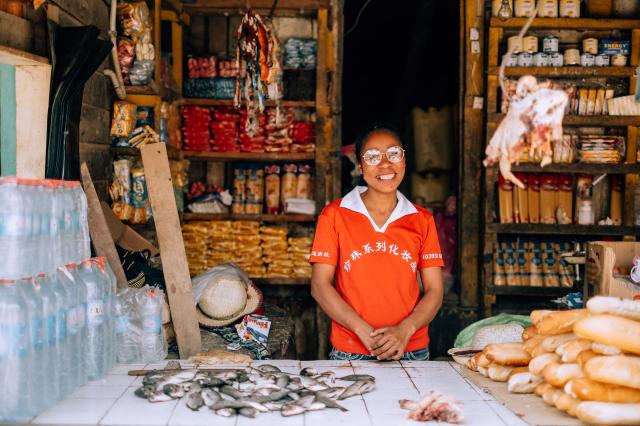 Rozličný tovar a lá Madagaskar. foto: Zuzana HÁBEKOVÁ – 