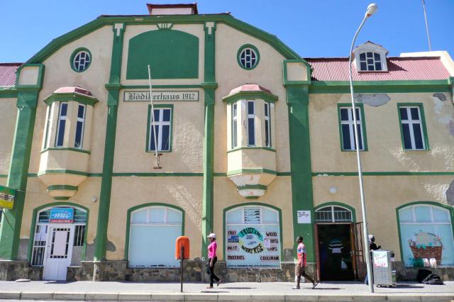 Prichádzame do Lüderitzu, historického a koloniálneho mesta. Mn