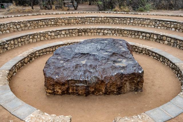 Hoba meteorit je oficiálne najväčší, aký bol doposiaľ na Zemi n