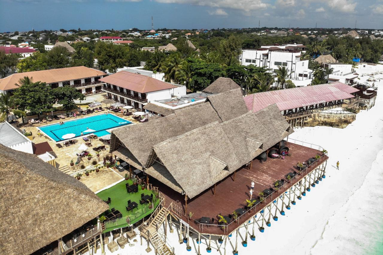 Hotelový komplex Amaan bungalows sa nachádza v centre dediny Nu