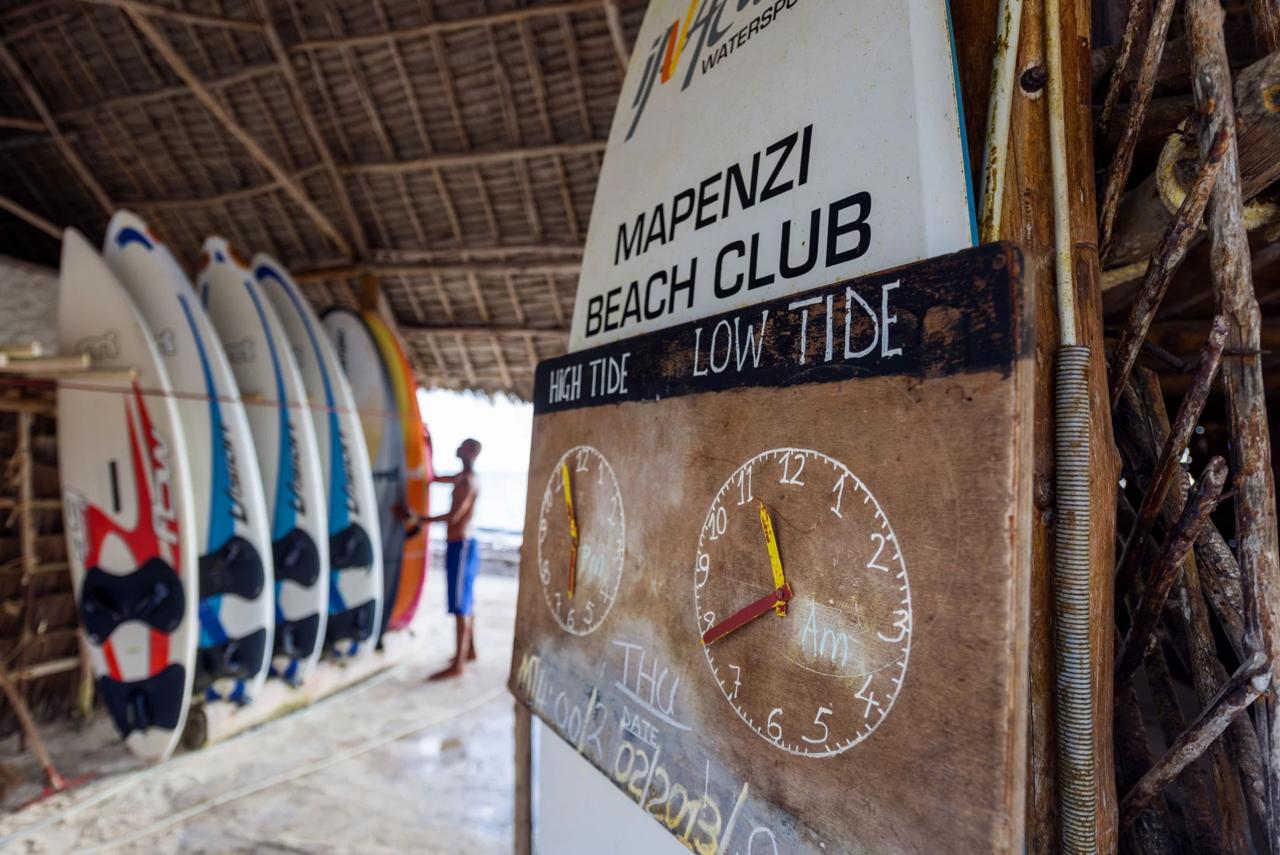 Centrum vodných športov ponúka viacero možností vyžitia. Surf,