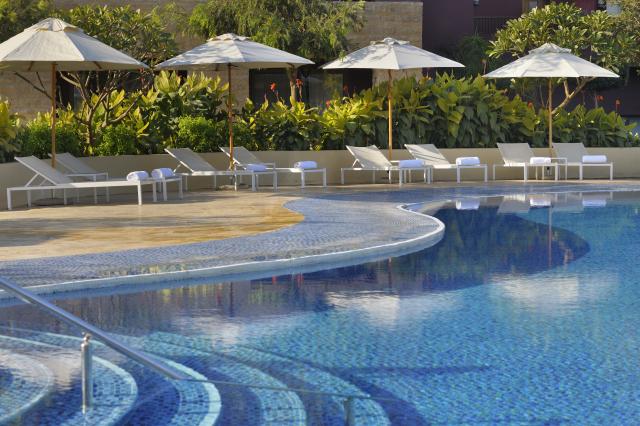 Nádherný north wing bazén v Mövenpick Resort & Spa Tala Bay Aqa