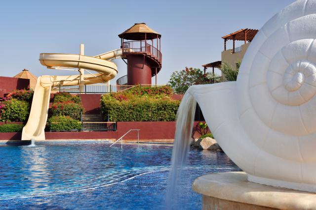 Veľký rezort s množstvom atrakcií a priestoru Mövenpick Resort 