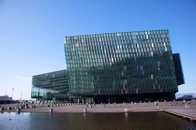 Prístav Reykjavíku pred rokmi spestrila táto architektonicky ne