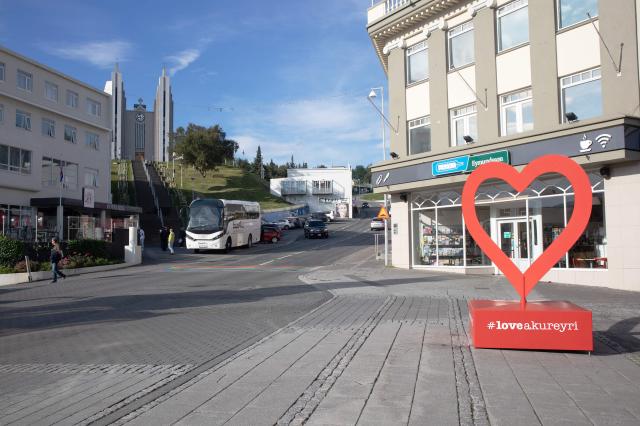 Akureyrarkaupstaður je plný názov mesta AKUREYRI kde strávime n