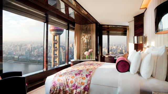 Alebo dáte prednosť hotelu The Ritz-Carlton?  Luxusné izby zari