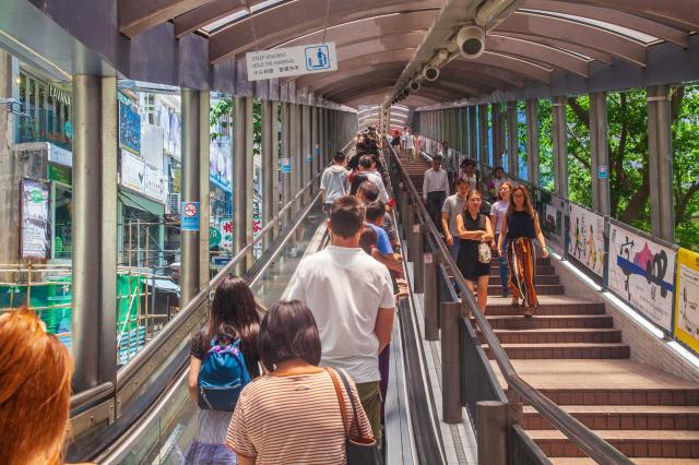 Mestské hromadná doprava môže mať mnoho podôb - v Hong Kongu k 