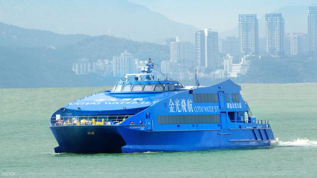 Loďou sa prevezieme z Hongkongu do Macaa