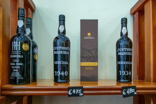 Ochutnáme preslávené víno Madeira, ktoré konkuruje Portskému. B
