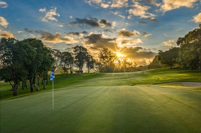Golf v meste, v ktorom nájdete najviac milionárov. Porazíte ich