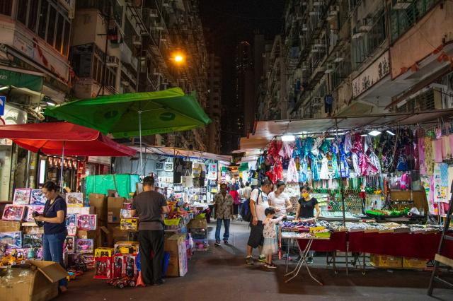 Nočný Hong Kong je miestom nielen kontrastov, ale aj viacerých 