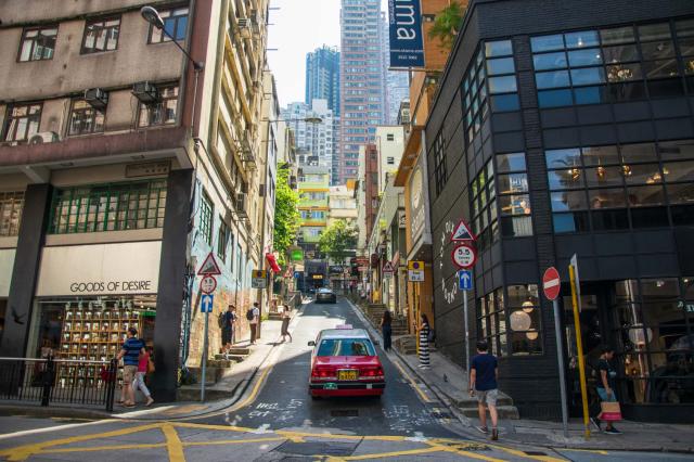 Hong Kong má prívlastok najvertikálnejšieho mesta nad svete a k