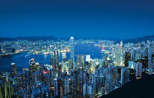 Vyhliadka na Victoria Peak je krásna či už si ju pozrieme cez d