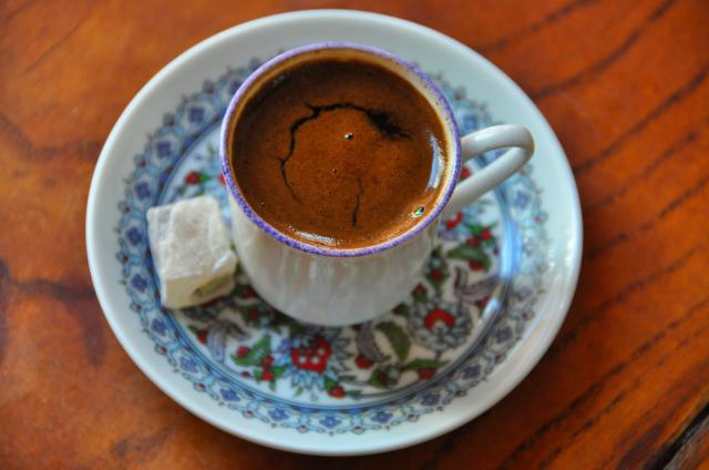 Ochutnáte pravú tureckú kávu v príjemnej kaviarničke? Istanbul 