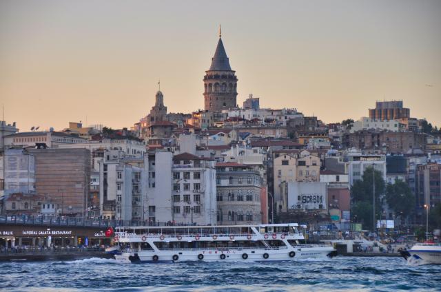 Zapadajúce slnko pridá Istanbulu romantiku. Ak prídete podvečer