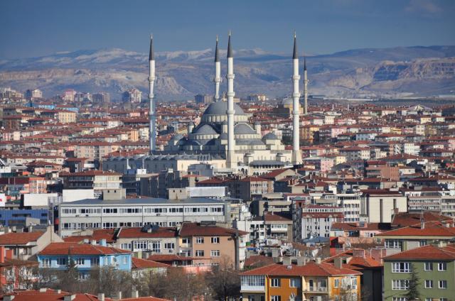 Obrovská mešita Kocatepe Camii dominuje panoráme Ankary. foto: 