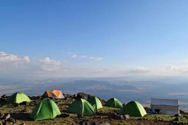 Čaká nás niekoľkoDeňný trek až na samotný vrchol. Začíname vo v