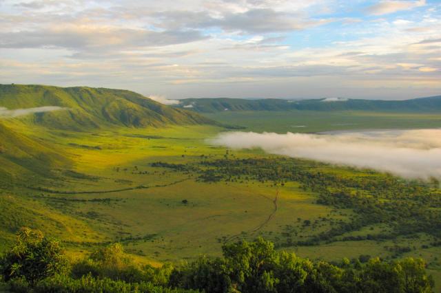 Obrovský neporušený kráter Ngorongoro, ktorý je prírodným zázra