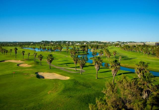 Aj golfisti sa potešia.  Foto: Salgados Hotel