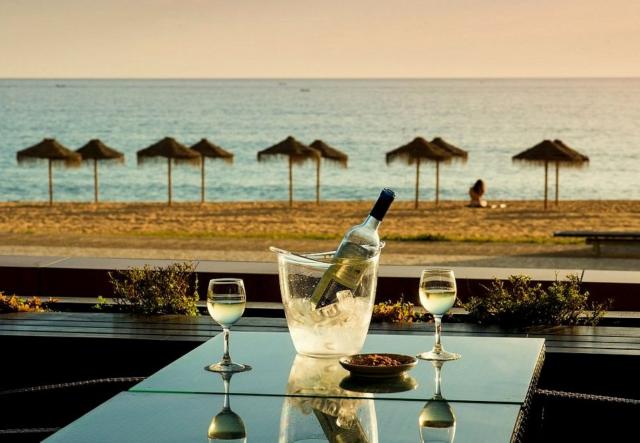 Dom Jose Beach hotel sa nachádza pri Atlantickom oceáne pri pie