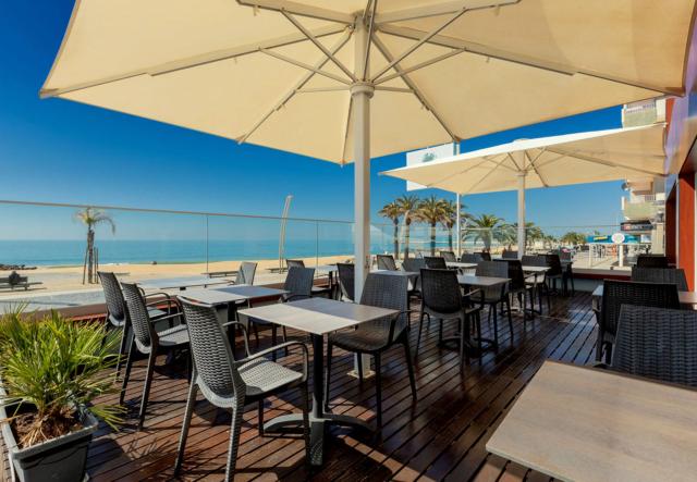 V lete sa na terase aj griluje. Foto: Hotel Dom José Beach