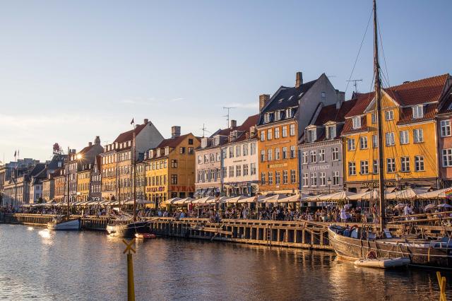 Farebné domčeky Nyhavnu na brehu kanála patria k najpríjemnejší