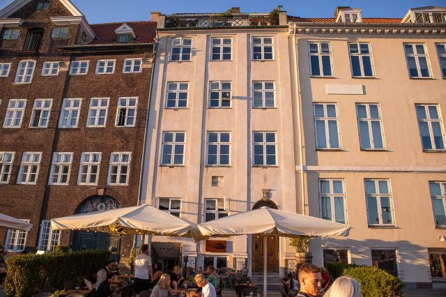 Či už so zapadajúcim slnkom alebo bez neho, Nyhavn má stále svo