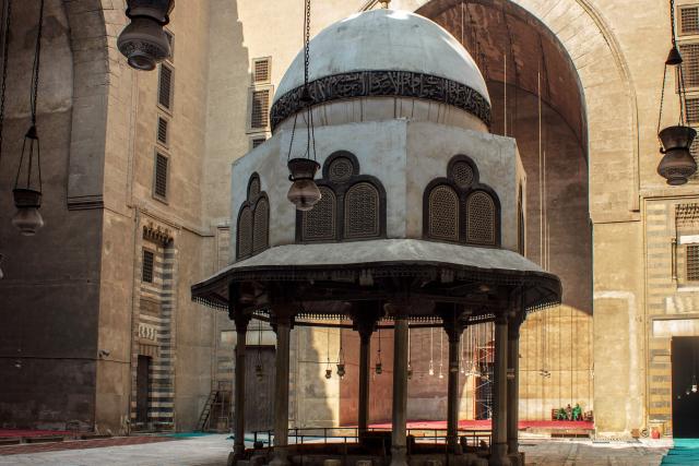 Mešita sultána Hassana patrí architektonicky medzi najkrajšie p