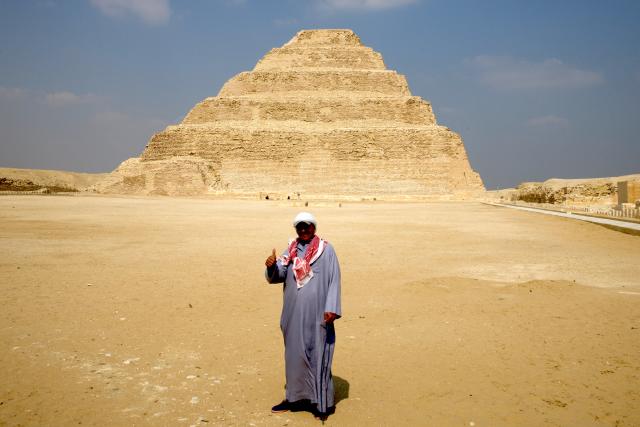 Prichádzame v čase kedy je pyramída najlepšie nasvietená a jej 