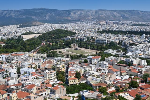 Atény sú posiate pamiatkami a neobídeme ani slávny Olympeion, j