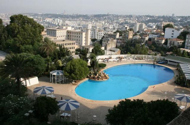 Doprajte si v Alžíri luxusný hotel El Aurassi, kde sa stretával