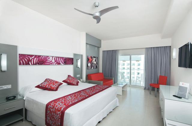 Izby sú moderné ( hotel otvorili len minulý rok), čisté s klímo