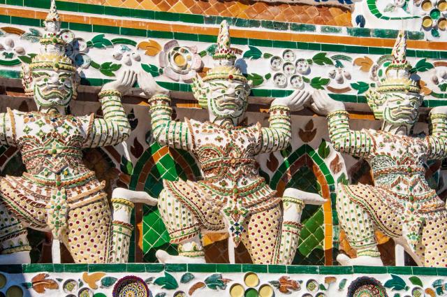 Chrám Wat Arun je krásny z diaľky, ale aj z tesnej blízkosti, k
