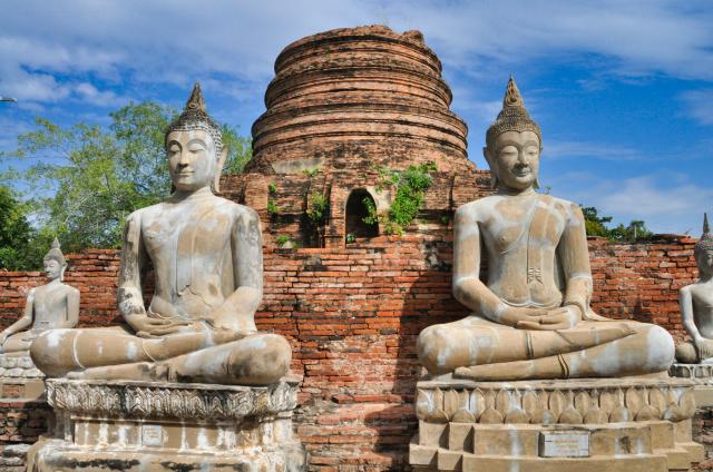Ayutthaya to sú sochy starých Budhov, kamenné stupy, ruiny chrá