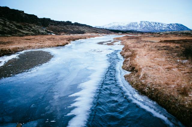 Zamŕzajúca voda na planine Þingvellir je tiež rozhodne fotogeni