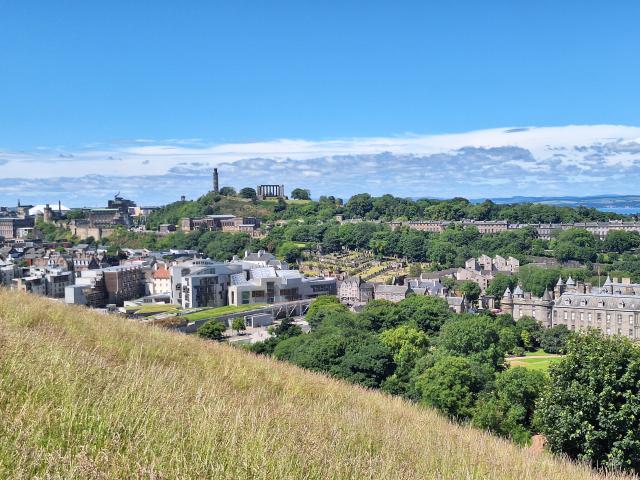 Edinburgh, jedno z najkrajších miest na svete. Deprimujúca šedá