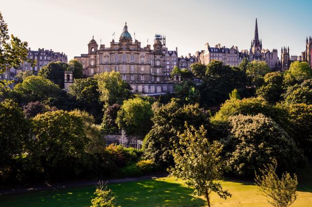 Edinburgh ľudia milujú práve pre jeho architektúru a tehlovú vý