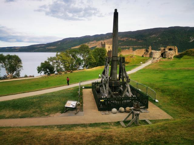Urquart castle bol dôležitou pevnosťou v škótskej histórii, na 