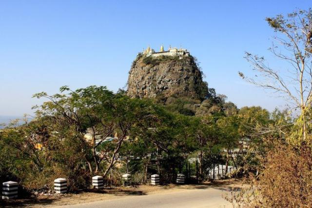 Mount Popa, kláštor na stračej nôžke
