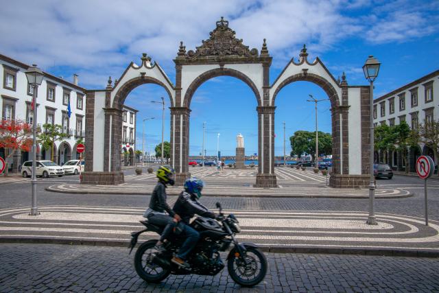 Porta de Cidade  je vstupom do mesta. Ide o rozžiarenú trojoblú