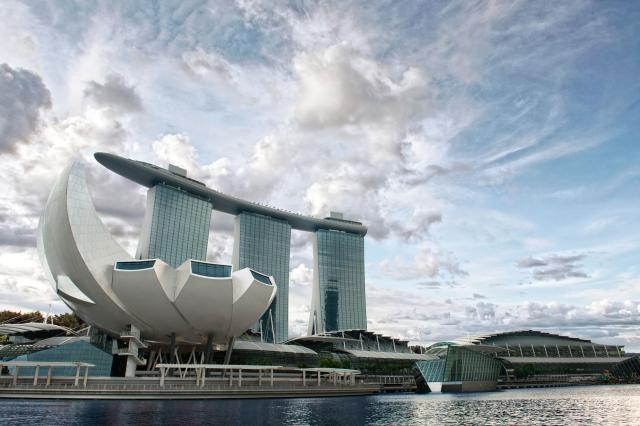 Čaká nás noc v najikonickejšej stavbe Singapuru. foto: Marina B