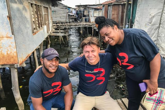 Dedinka Hanuabada v hlavnom meste Port Moresby, kde domorodci ž