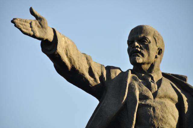 Kirgizský Biškek v sebe stále ukrýva najväčšiu Leninovu sochu s