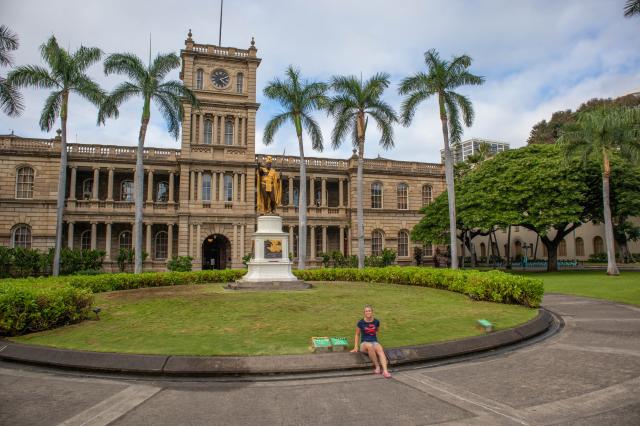 Mestská radnica Honolulu. História Havaja je veľmi zaujímavá.
f