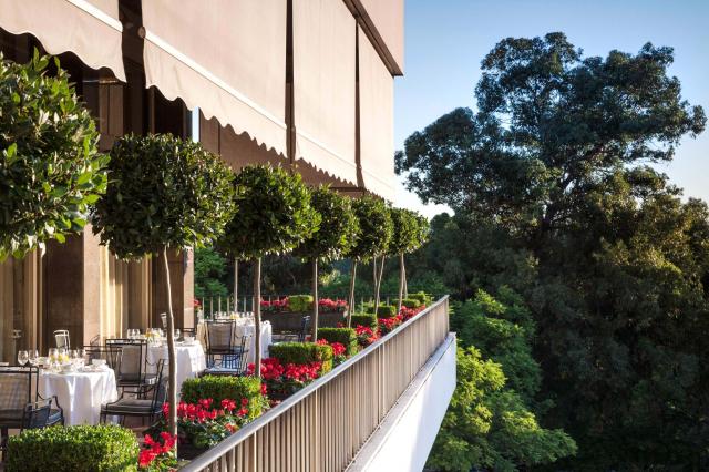 Viac informácií o hoteli Four Seasons Ritz nájdete v doplnkovýc