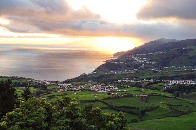 Rozloha Portugalska aj s ostrovmi Madeira a Azorské ostrovy je 