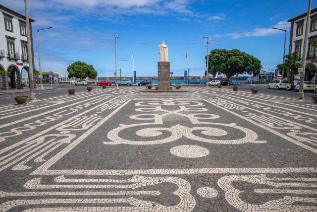 Praça Gonçalo Velho Cabral. Hlavné mesto Ponta Delgada je malé 